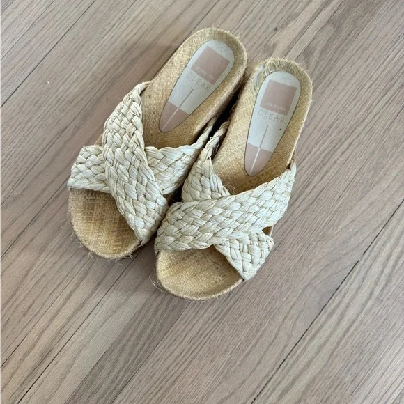 Dolce Vita Platform Sandals - Picture 2 of 7